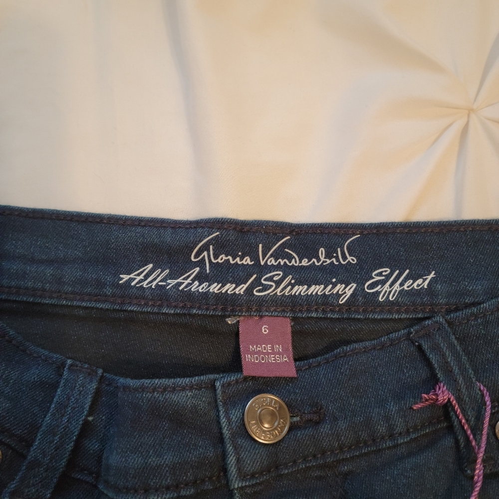 NWT Gloria Vanderbilt "Amanda" jean shorts. - Picture 3 of 5